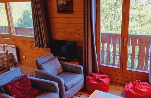 Montalbert Ski Chalet | Chalet à Montalbert: 3 Chambres, Mezzanine, Cheminée, Cuisine Équipée, Parking - FR-1-755-7