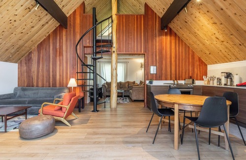 Mammoth Lakes Ski Chalet | Chalet #1, Charming Ski In/Ski Out Steps to the M
