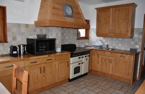 Pralognan-la-Vanoise Ski Chalet | Chalet, 10m from ski slopes, terrace, balcony, parking, tv, ski locker, 200m², Pralognan-la-Vanoise