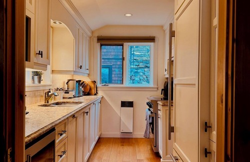 Memphremagog Regional County Municipality Ski Chalet | Chalet - 125 ft lake front Lac Memphremagog w/2 docks - 7 beds w/guest house
