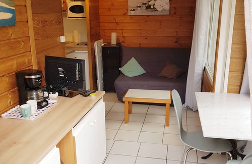La Teste-de-Buch Ski Chalet | Chalet 20m2 in holiday village with peaceful pool in Arcachon