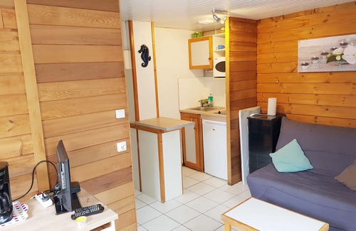La Teste-de-Buch Ski Chalet | Chalet 20m2 in holiday village with peaceful pool in Arcachon