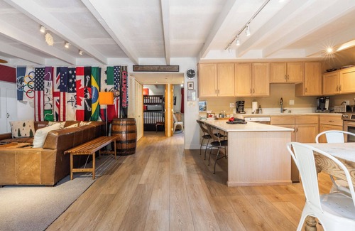 Mammoth Lakes Ski Chalet | Chalet #21, Slope Side Ski in Ski Out Spacious Fam