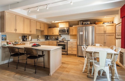 Mammoth Lakes Ski Chalet | Chalet #21, Slope Side Ski in Ski Out Spacious Fam