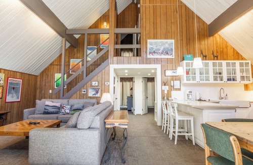 Mammoth Lakes Ski Chalet | Chalet #22, Stunning Slope Side Ski in Ski Out