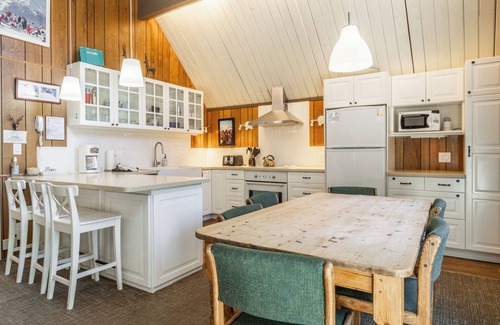 Mammoth Lakes Ski Chalet | Chalet #22, Stunning Slope Side Ski in Ski Out