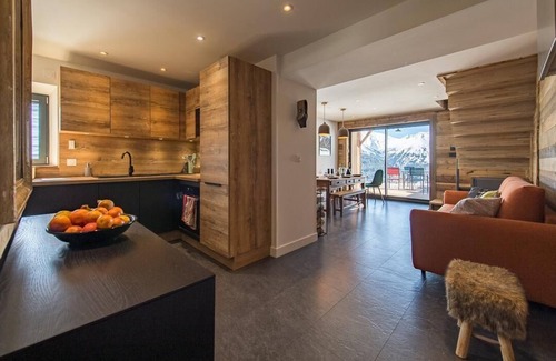 Albiez-Montrond Ski Chalet | Chalet, 250m from shops, fireplace or stove, parking, tv, ski locker, 84m², Albiez Montrond