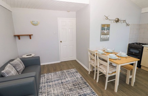 Port-Eynon Cottage | CHALET 27, pet friendly, country holiday cottage in Port Eynon