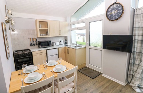 Port-Eynon Cottage | CHALET 27, pet friendly, country holiday cottage in Port Eynon