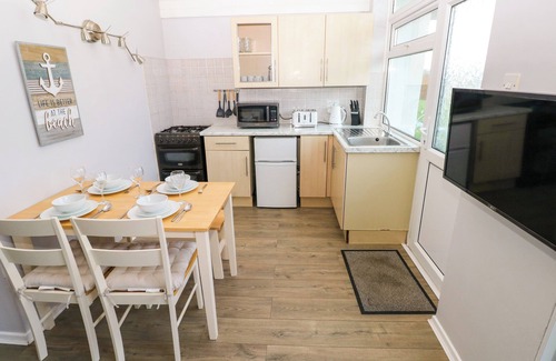 Port-Eynon Cottage | CHALET 27, pet friendly, country holiday cottage in Port Eynon