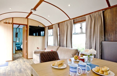Dawlish Warren Ski Chalet | Chalet ∙ 3 bedrooms ∙ 6 guests