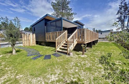 Jullouville Ski Chalet | Chalet 4 pers avec piscine chauffée, terrasse privative, à 2 pas de la plage et commerces - FR-1-361-467