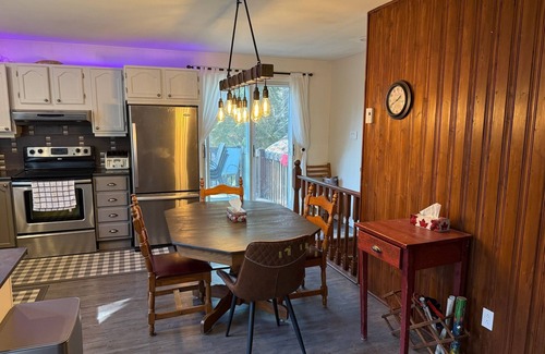 Saint Donat Ski Chalet | Chalet 4 saisons avec spa - Accès au Lac - Proximité Montagnes Ski - 10+ pers.