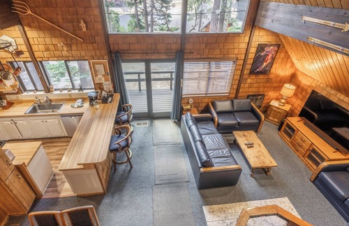 Mammoth Lakes Ski Chalet | Chalet #4, Slope Side Ski in Ski Out Spacious Fami