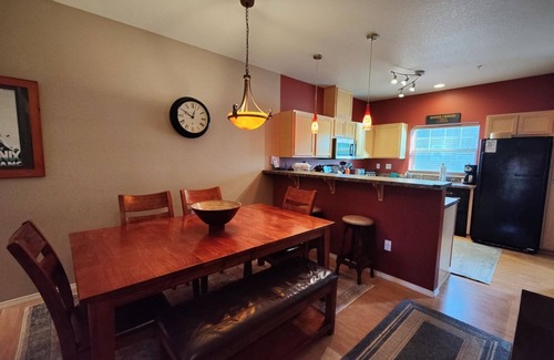 Government Camp Ski Chalet | Chalet 40 at the Official Collins Lake Resort Building L