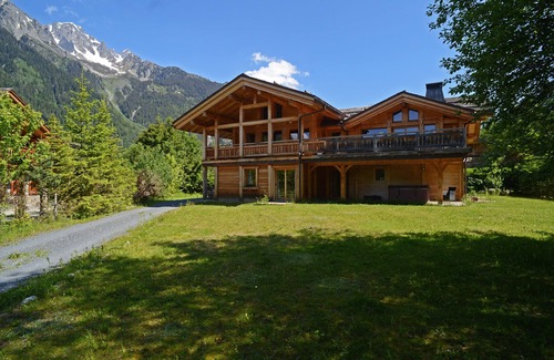 Les Praz-de-Chamonix Ski Chalet | Chalet 5 5 Chambre en Suite Sauna Jacuzzi