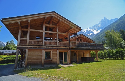 Les Praz-de-Chamonix Ski Chalet | Chalet 5 * 5 en suite bedrooms sauna jacuzzi