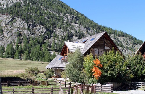 Cervieres Cottage | Chalet 6/9 places. Jacuzzi, sauna, fireplace, ideal location for hiking.