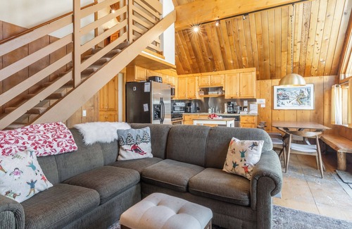Mammoth Lakes Ski Chalet | Chalet #7, Charming Cabin Perfect Location Steps t