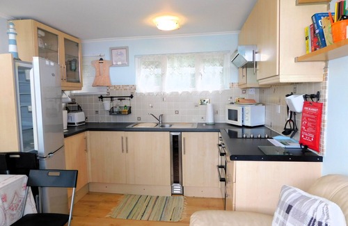 Cromer Ski Chalet | Chalet 72 is an elevated, single storey chalet on Kings Chalet Park, Cromer, in easy reach of Cromer