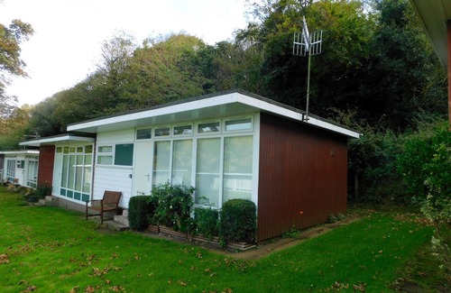 Cromer Ski Chalet | Chalet 72 is an elevated, single storey chalet on Kings Chalet Park, Cromer, in easy reach of Cromer