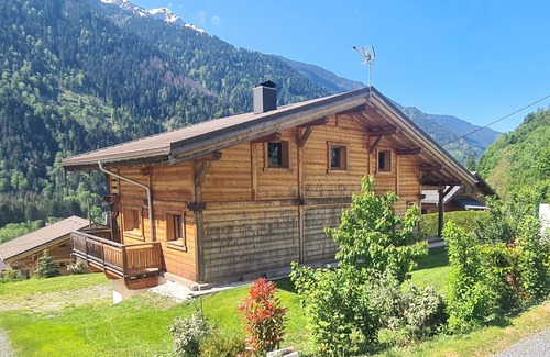 Villard-sur-Doron Ski Chalet | Chalet 8 Personnes "Le nid Daigle"