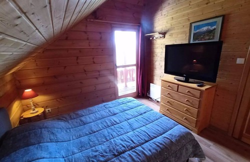 Reallon Ski Chalet | Chalet Aiguilles - Chalets for 8 People