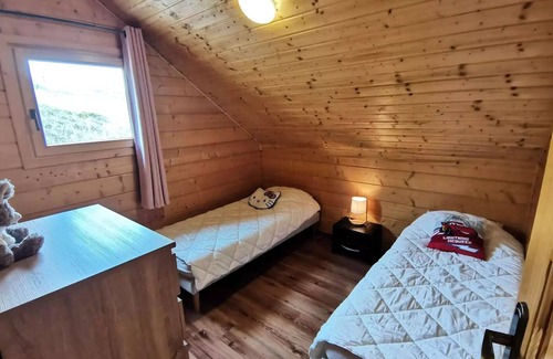 Reallon Ski Chalet | Chalet Aiguilles - Chalets for 8 People
