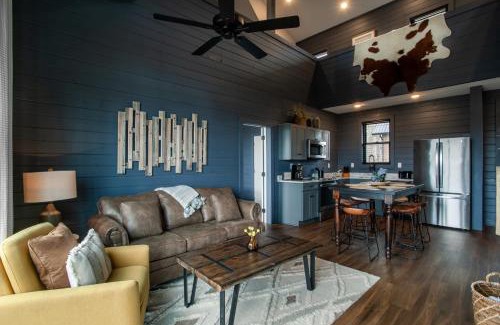 Sevierville House | Chalet Amelia Lake View HotTub Fireplace Arcade