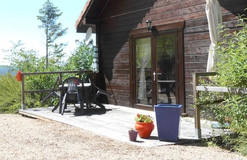 Saint-Cere Ski Chalet | Chalet at the edge of the wood