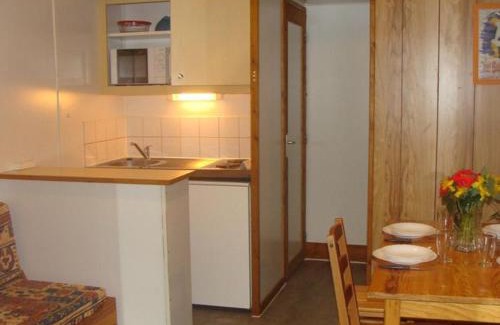 Sauveterre-de-Rouergue Other | Chalet avec Terrasse à Sauveterre-de-Rouergue, 2 Chambres, Équipements Complets - API-1-52-410