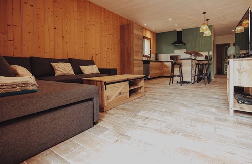 Sergeac Ski Chalet | Chalet Avec Jaccuzi Intérieur Proche de Montignac-lascaux