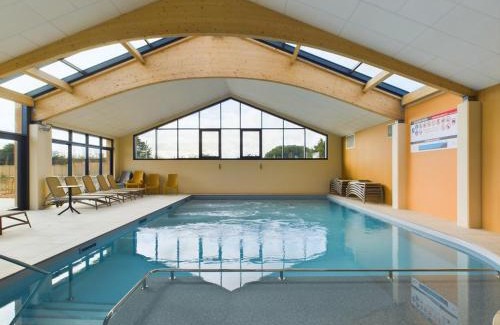 Saint-Gilles-Croix-de-Vie Ski Chalet | Chalet avec piscine pour 4 adultes-2 enfants