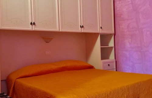 Defensola Bed & Breakfast | Chalet Baita 2 studio, double bed bathroom, TV, fridge, veranda, parking