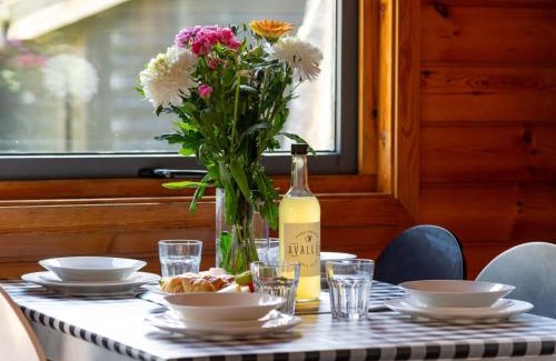 Brazzacott Ski Chalet | Chalet Bramley Hot Tub Lodge by Interhome