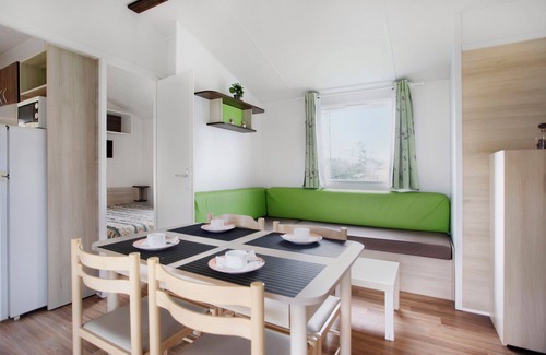 Burinhosa Ski Chalet | Chalet 'Bungalow T3 I - 15 Min From Nazaré' with Shared Pool, Private Terrace and Air Conditioning