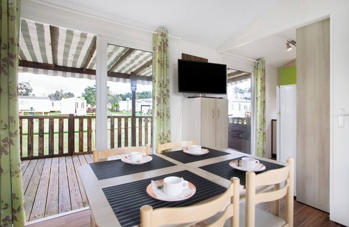 Burinhosa Ski Chalet | Chalet 'Bungalow T3 I - 15 Min From Nazaré' with Shared Pool, Private Terrace and Air Conditioning