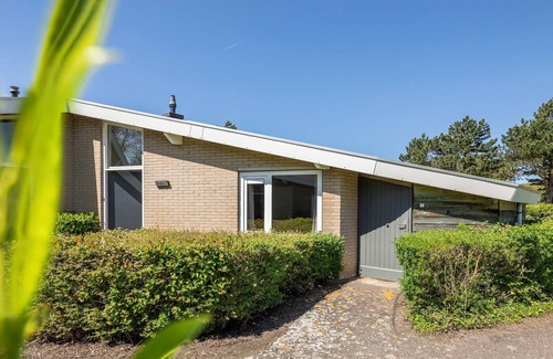 Domburg House | Chalet by Dutch Coast with Private Garden
