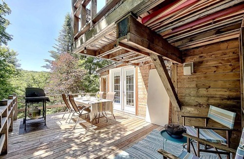 St-Adolphe-d'Howard Ski Chalet | Chalet Courchevel lac and spa (open all year) in the mountains! CITQ 315317