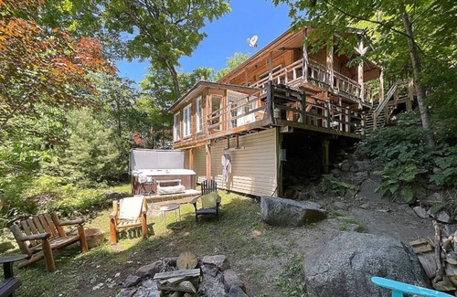 St-Adolphe-d'Howard Ski Chalet | Chalet Courchevel lac and spa (open all year) in the mountains! CITQ 315317