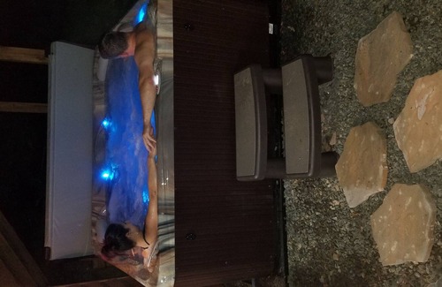 Greentown Ski Chalet | Chalet Cabin at Lake Wallenpaupack-Hot Tub-Firepit-Pool Table-Privacy-sleeps 14