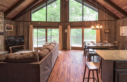 Greentown Ski Chalet | Chalet Cabin at Lake Wallenpaupack-Hot Tub-Firepit-Pool Table-Privacy-sleeps 14