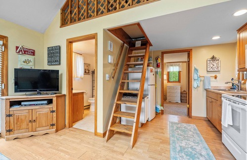 Baileys Harbor Cabin | Chalet Cabin on Kangaroo Lake - Dog Friendly and family friendly