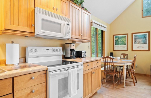 Baileys Harbor Cabin | Chalet Cabin on Kangaroo Lake - Dog Friendly and family friendly