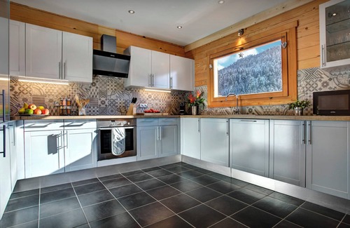 Saint-Jean-de-Sixt Ski Chalet | Chalet Carter - family mountain base for 11, jacuzzi & games - OVO Network