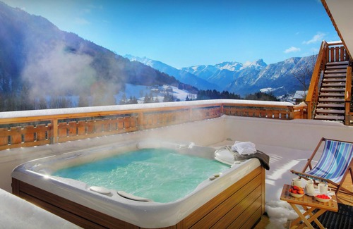 Saint-Jean-de-Sixt Ski Chalet | Chalet Carter - family mountain base for 11, jacuzzi & games - OVO Network