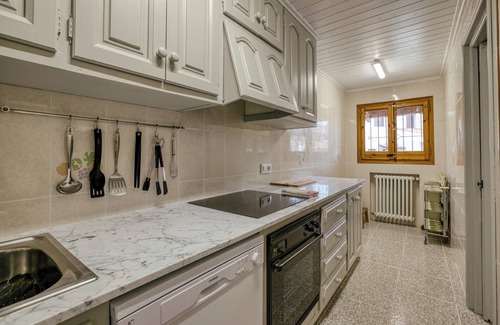 Begur Ski Chalet | Chalet 'Casa Adosada' with Terrace, Garden & Wi-Fi