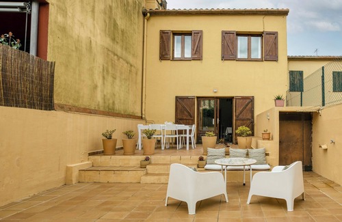 Begur Ski Chalet | Chalet 'Casa Adosada' with Terrace, Garden & Wi-Fi
