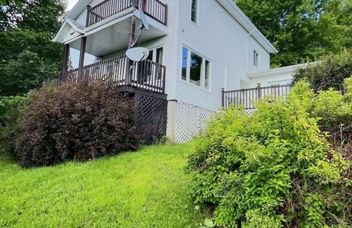 Mauricie Ski Chalet | Chalet chez Toutou with spa, sauna and swimming pool