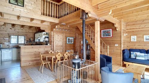 Saint-Jean-dʼAulps Ski Chalet | Chalet chaleureux - 9 personnes - 3km des pistes - proche Morzine - Iaorana